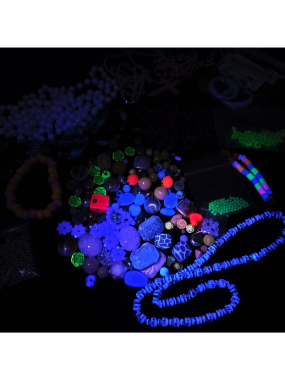 Mixed Lot Loose Beads Plastic Lucite UV Glow Pearls Flowers Necklace Magnetic - Picture 2 of 13
